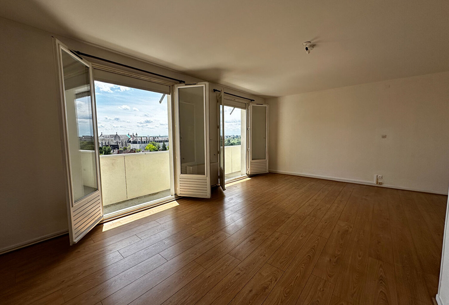 APPARTEMENT AVENUE GENERAL DE GAULLE — photo 1