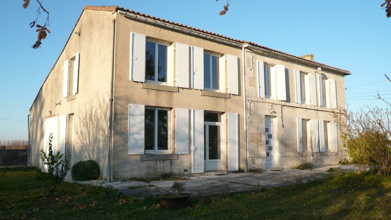 maison 12 pièces 195 m2 à vendre à Saint-Fort-sur-le-Né (16130)