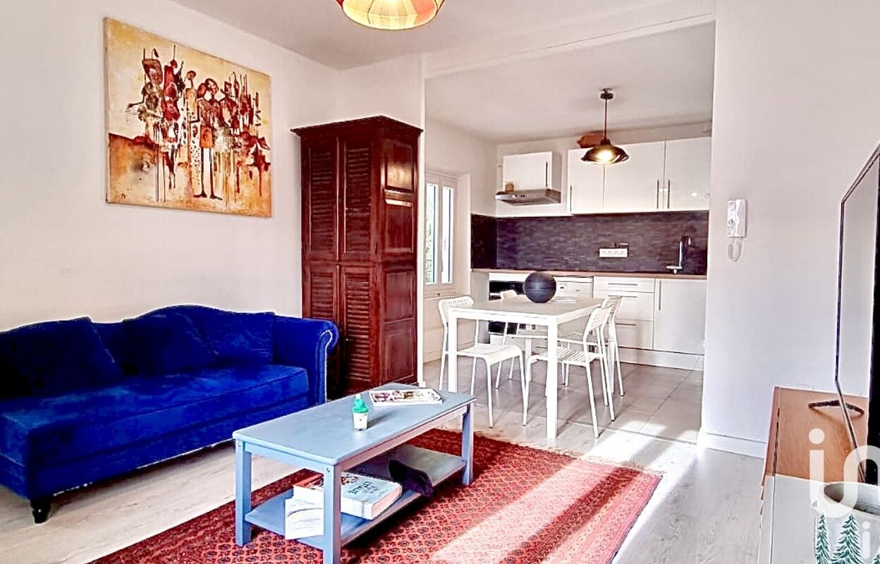 appartement 2 pièces 44 m2 à vendre à Carqueiranne (83320)