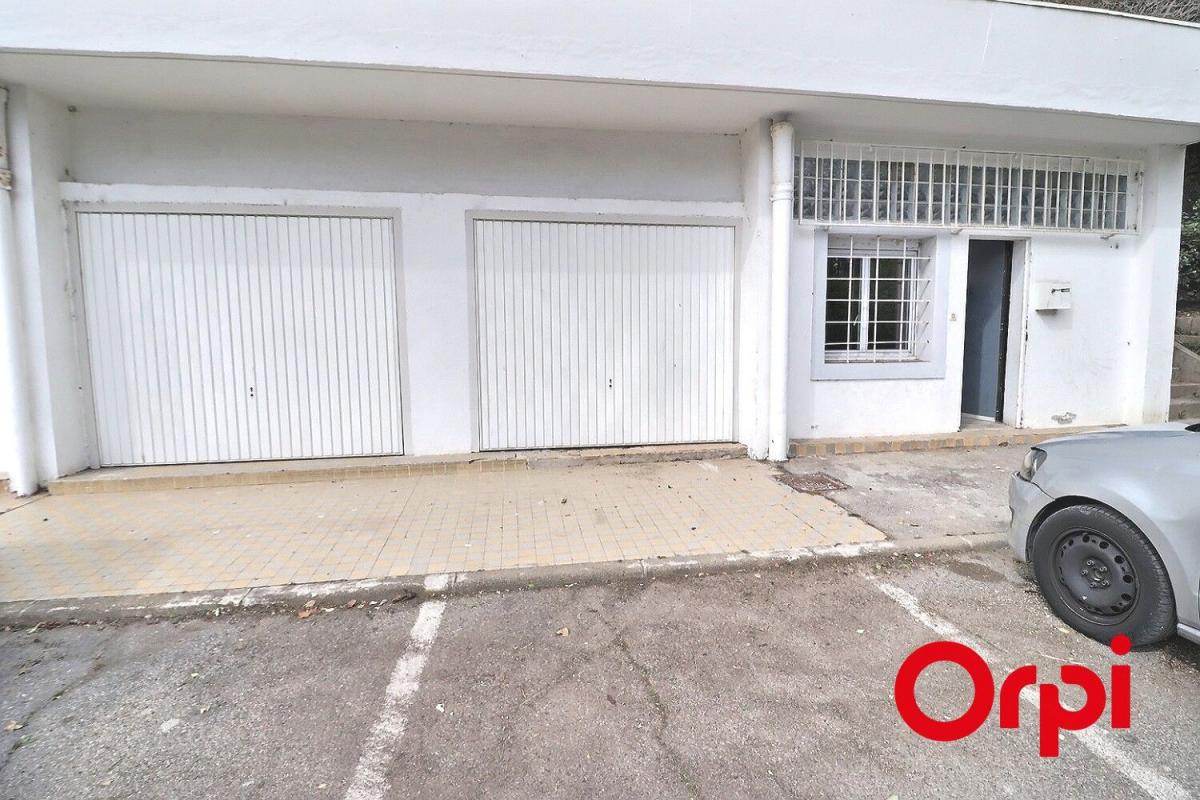 Marseille 15eme Local commercial 186 m²