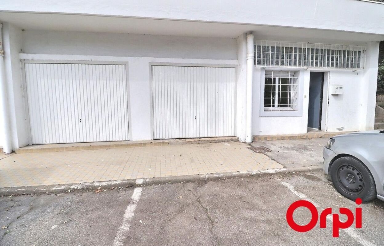 commerce  pièces 186 m2 à vendre à Marseille 15 (13015)