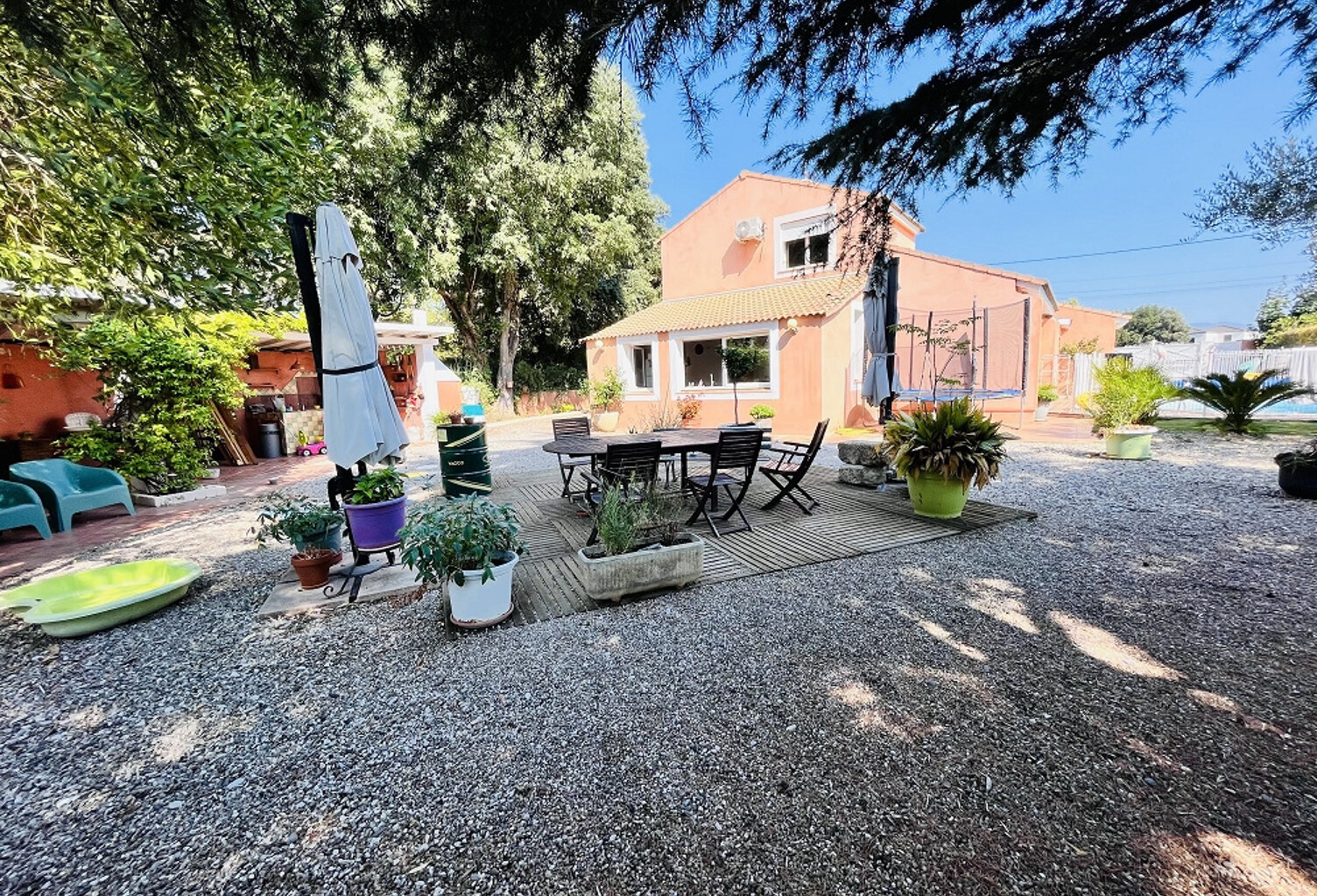 Villa T6 de 192m2 avec piscine sur une parcelle de 1183m2 — photo 1