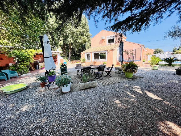 Villa T6 de 192m2 avec piscine sur une parcelle de 1183m2 — photo 1