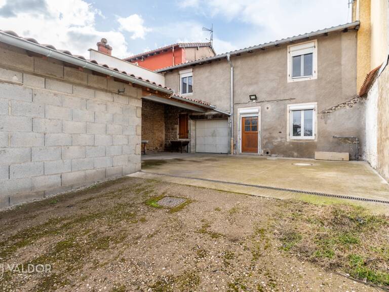 ROMANECHE THORINS - Maison de village avec garage et jardin — photo 1