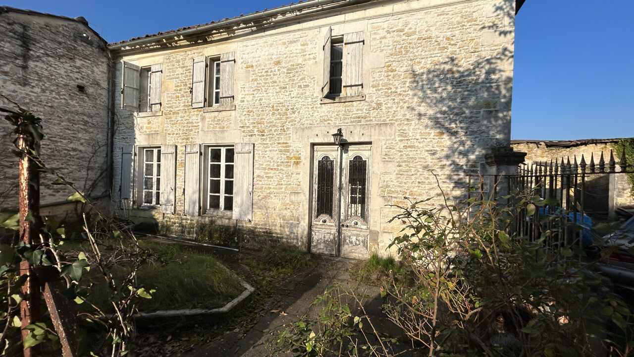 maison 10 pièces 251 m2 à vendre à Nercillac (16200)