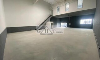 Local industriel  655 m² à louer à Vaux-le-Pénil (77000)