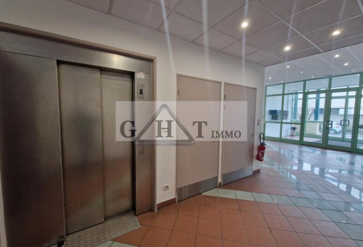 A LOUER 430 M² DE BUREAUX CLIMATISES A PANTIN — photo 1