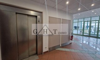 Bureau  430 m² à louer à Pantin (93500)