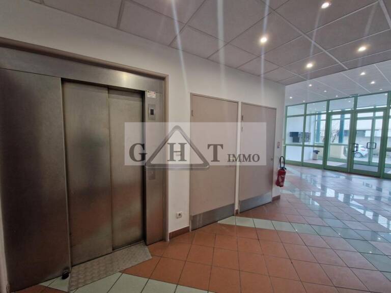 A LOUER 430 M² DE BUREAUX CLIMATISES A PANTIN — photo 1
