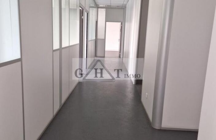 A LOUER 430 M² DE BUREAUX CLIMATISES A PANTIN — photo 3