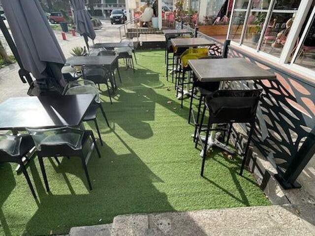 RARE Local Commercial à Vendre (murs) au cœur de LA GRANDE MOTTE — photo du bien