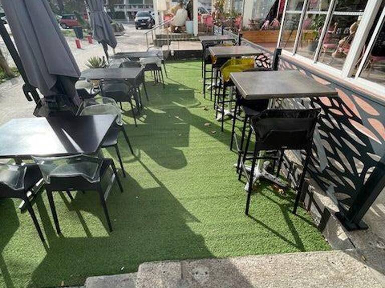 RARE Local Commercial à Vendre (murs) au cœur de LA GRANDE MOTTE — photo 1