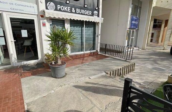 RARE Local Commercial à Vendre (murs) au cœur de LA GRANDE MOTTE — photo 3