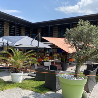 Commerce  470000 €