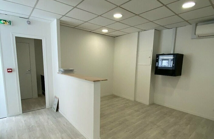 BUREAUX à LOUER — photo 3