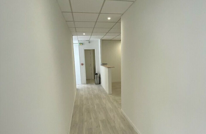 BUREAUX à LOUER — photo 5