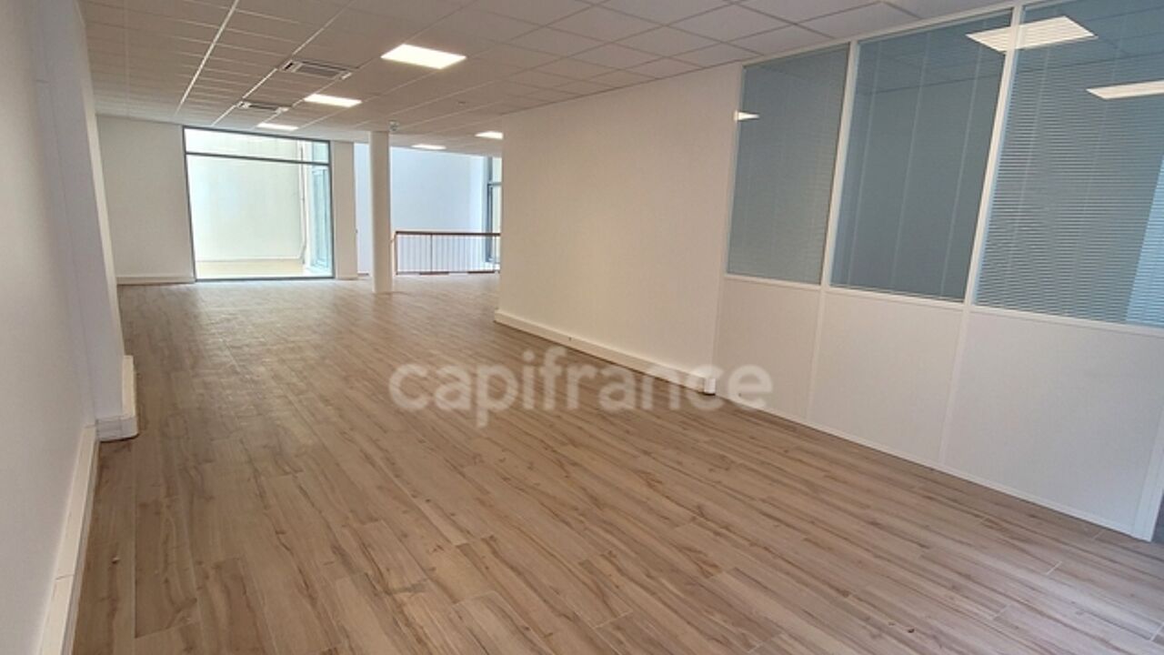 commerce 4 pièces 200 m2 à vendre à Paris 15 (75015)