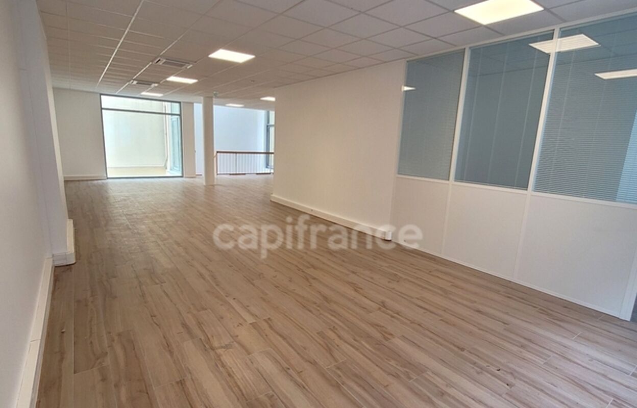 commerce 4 pièces 200 m2 à vendre à Paris 15 (75015)