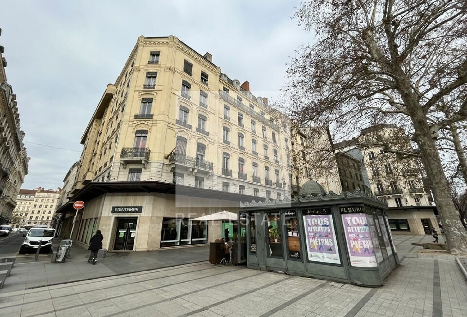 BUREAUX à LOUER — photo 1