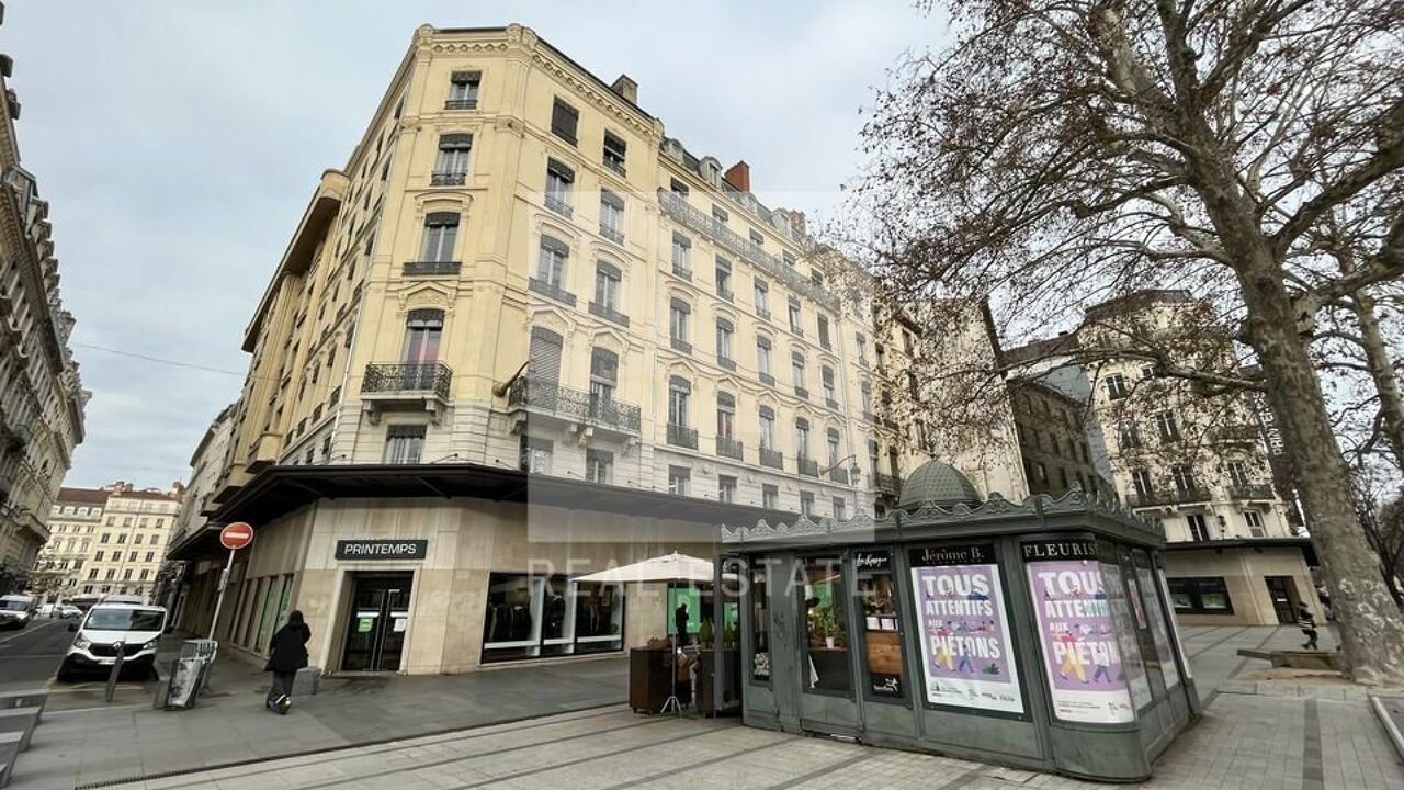 bureau  pièces 400 m2 à louer à Lyon 2 (69002)