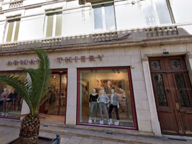 NIMES GENERAL PERRIER Murs commerciaux de 200 m2 — photo du bien