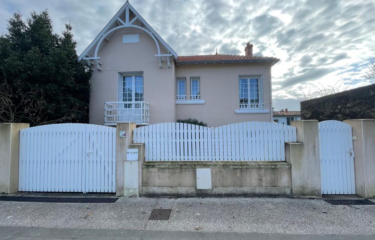 maison 6 pièces 141 m2 à vendre à La Rochelle (17000)
