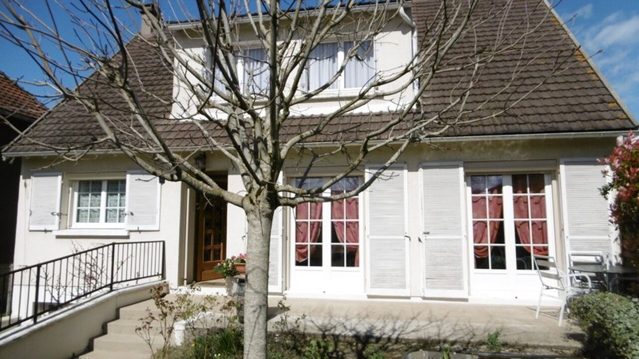 maison 6 pièces 122 m2 à vendre à Saint-Pierre-Lès-Nemours (77140)