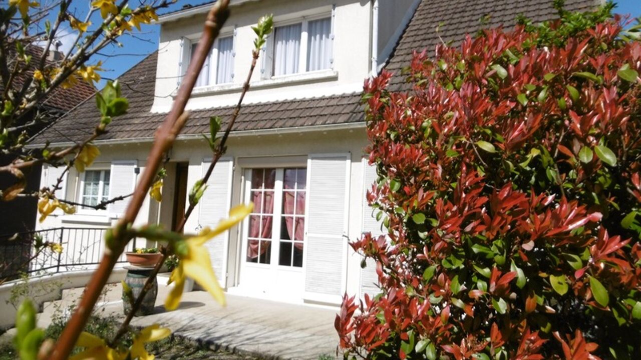 maison 6 pièces 122 m2 à vendre à Saint-Pierre-Lès-Nemours (77140)