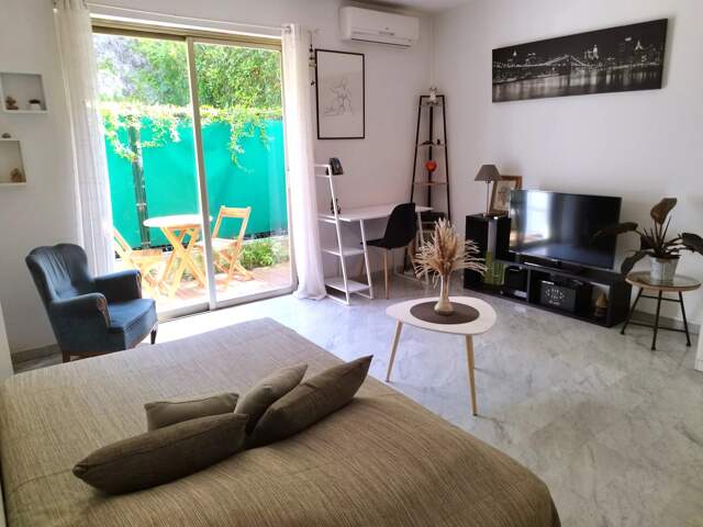 Proche Port Grand Studio terrasse calme — photo du bien