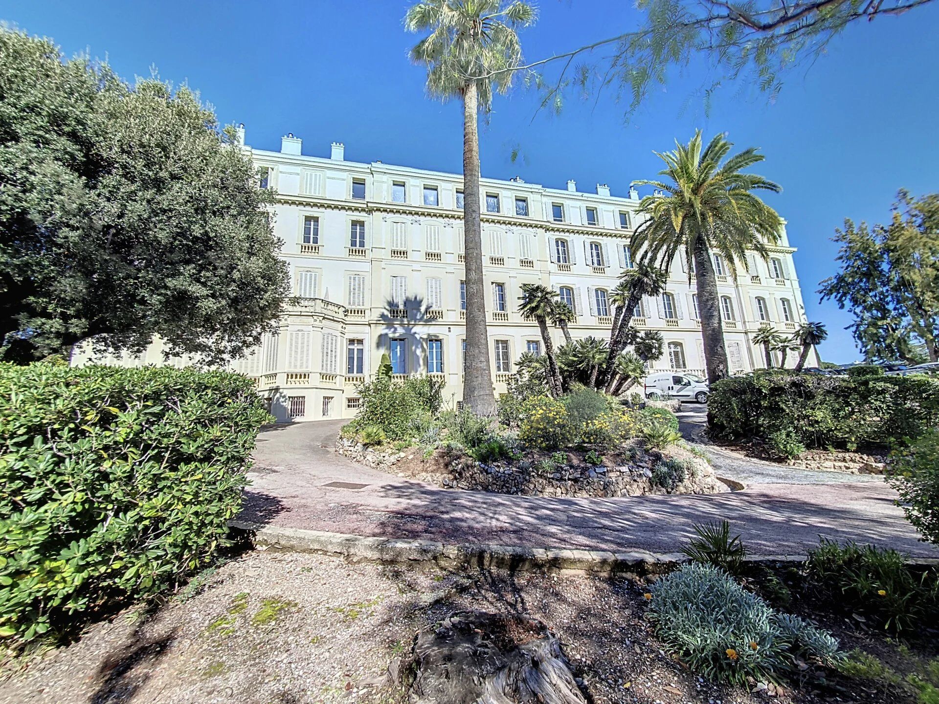 Vente Appartement 102m² 3 Pièces à Cannes (06400) - Arthurimmo
