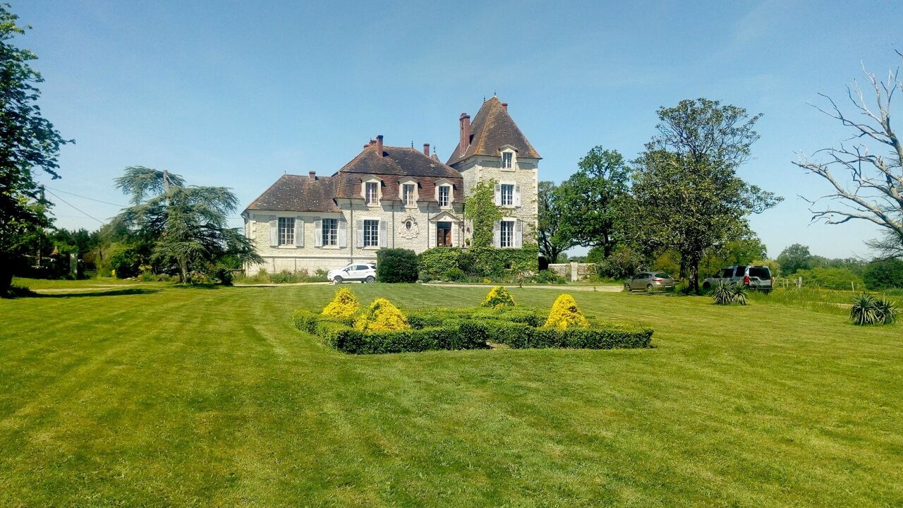 maison 8 pièces 325 m2 à vendre à La Trimouille (86290)