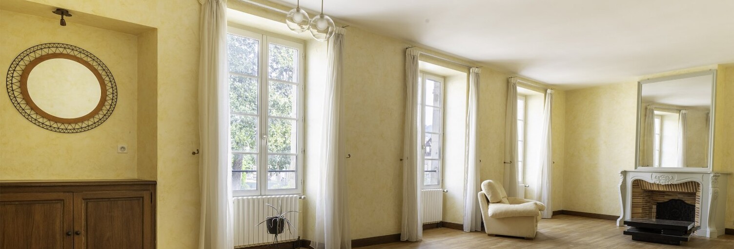 Immeuble  434 m² à vendre à Saint-Céré (46400)