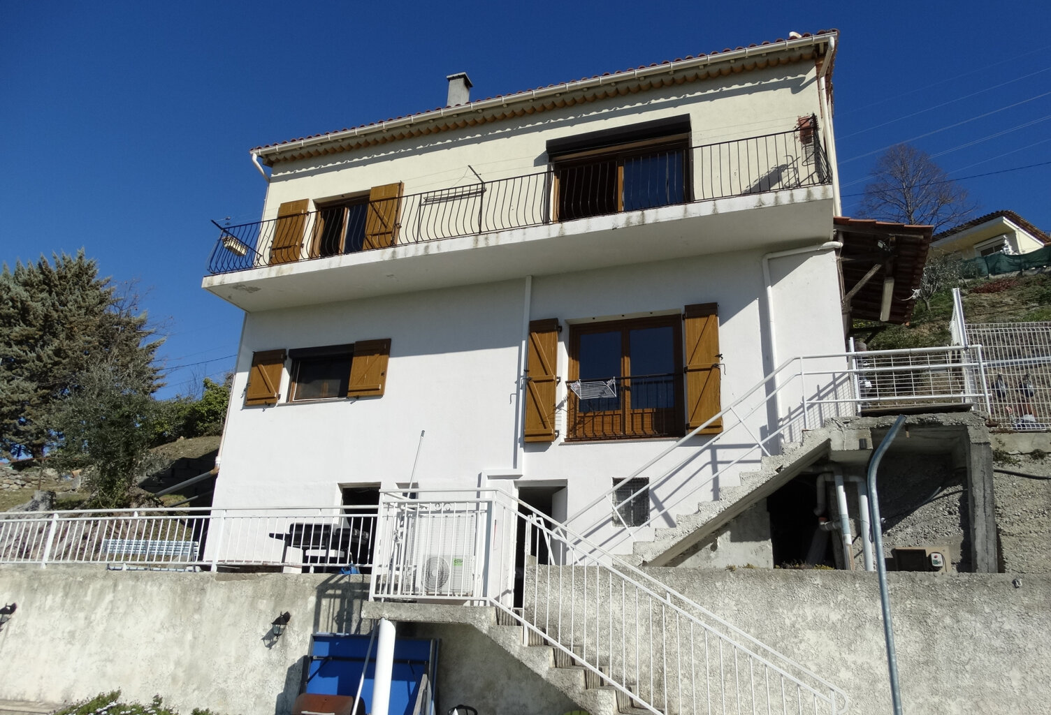 Maison de deux appartements située à Saint-Blaise — photo 1