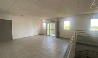 Bureau   m² à louer à Ducos (97224)