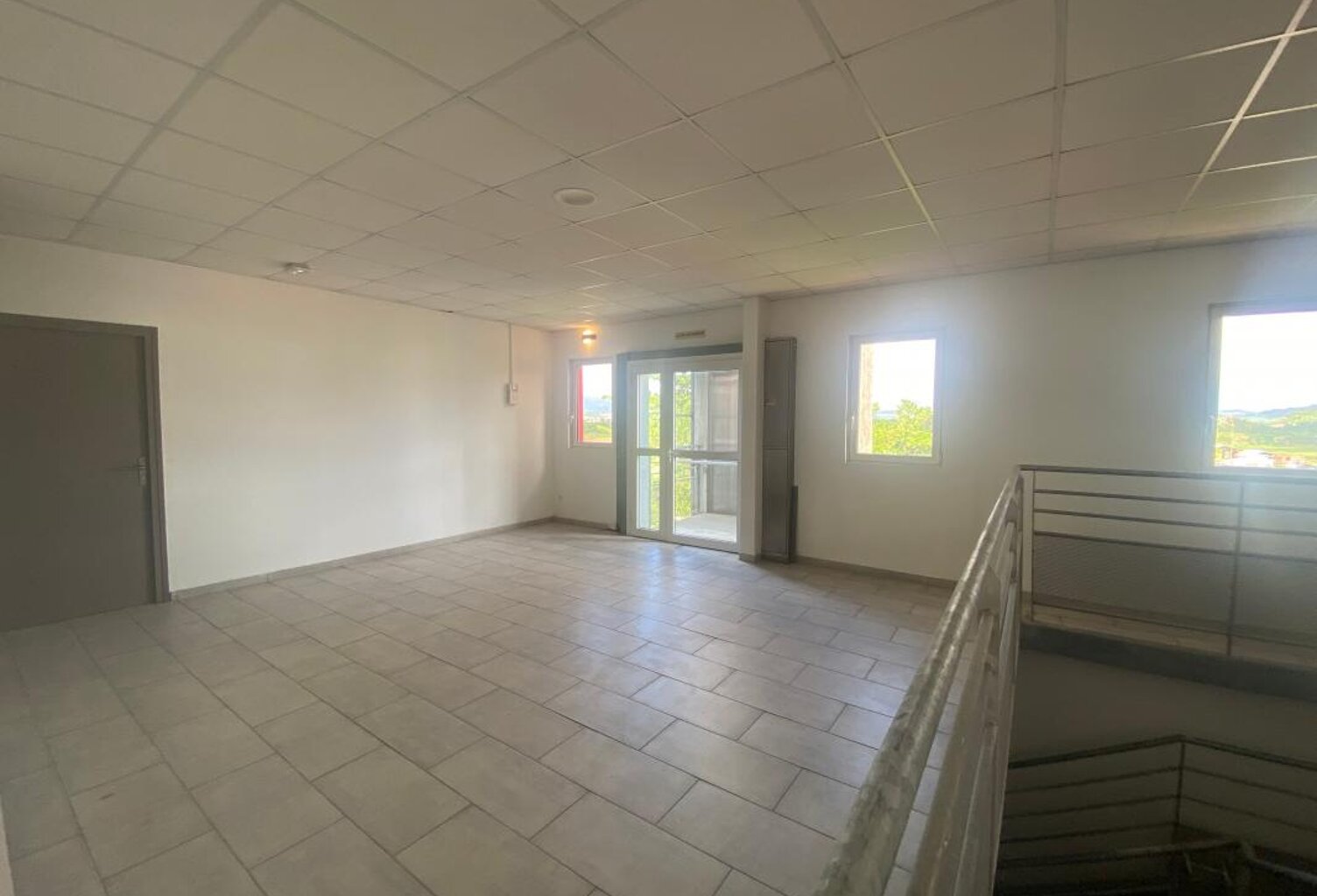 Bureau À Louer à Ducos,  23 euros le m², à partir de 34 m² — photo 1
