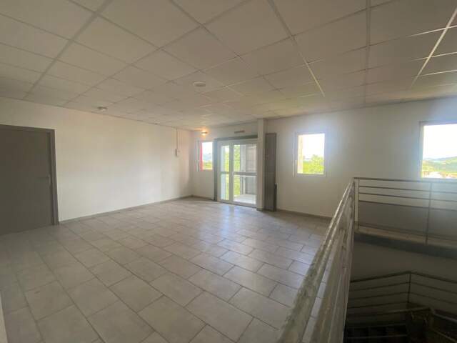 Bureau À Louer à Ducos,  23 euros le m², à partir de 34 m² — photo du bien
