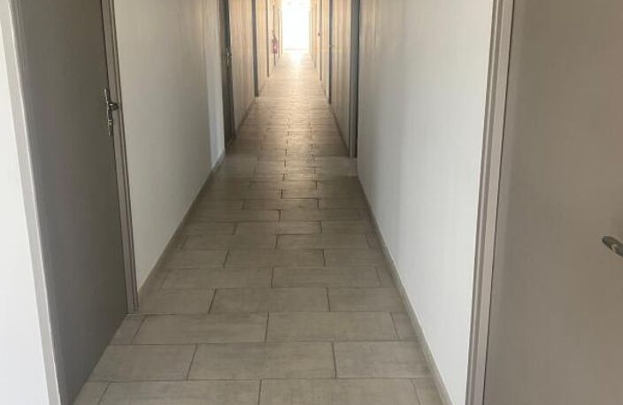 Bureau À Louer à Ducos,  23 euros le m², à partir de 34 m² — photo 4