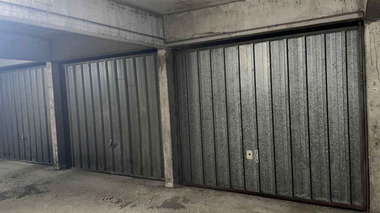 garage  pièces 12 m2 à louer à Lyon 5 (69005)