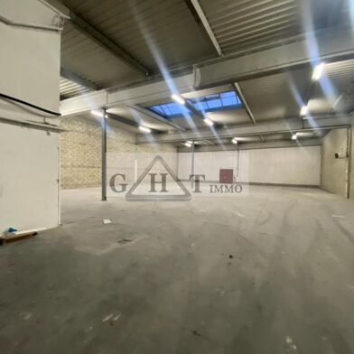 Local industriel 820 m²