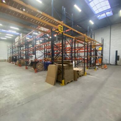 Local industriel 4542 m²