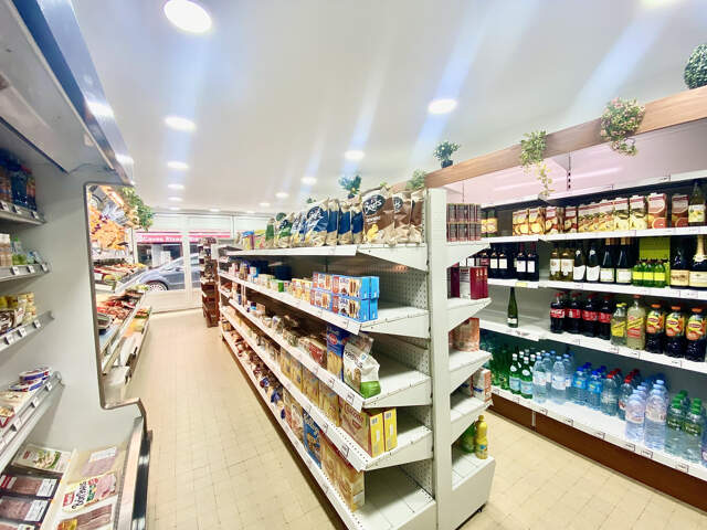 Fonds de commerce épicerie au centre ville de Saint Jean Pie — photo du bien