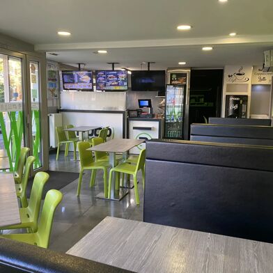 Commerce 2 pièces 114450 €