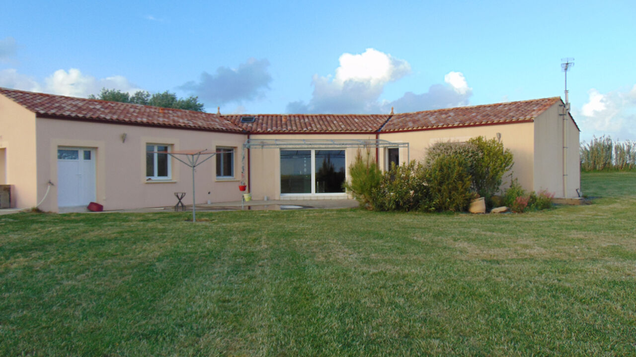 maison 6 pièces 134 m2 à vendre à Sainte-Radégonde-des-Noyers (85450)