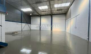 Commerce  520 m² à louer à Chassieu (69680)