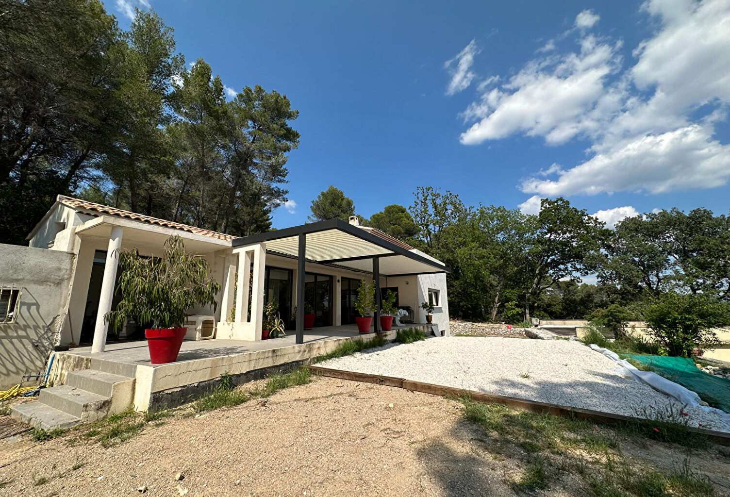 Location Puyricard en campagne LC Gestion vous propose une chambre en colocation dans une grande maison contemporaine, libre. — photo 1