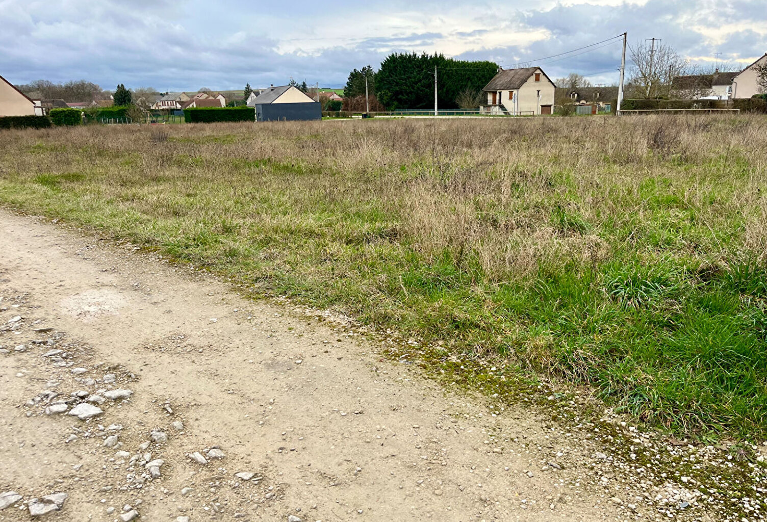 Terrain Lindry — photo 1