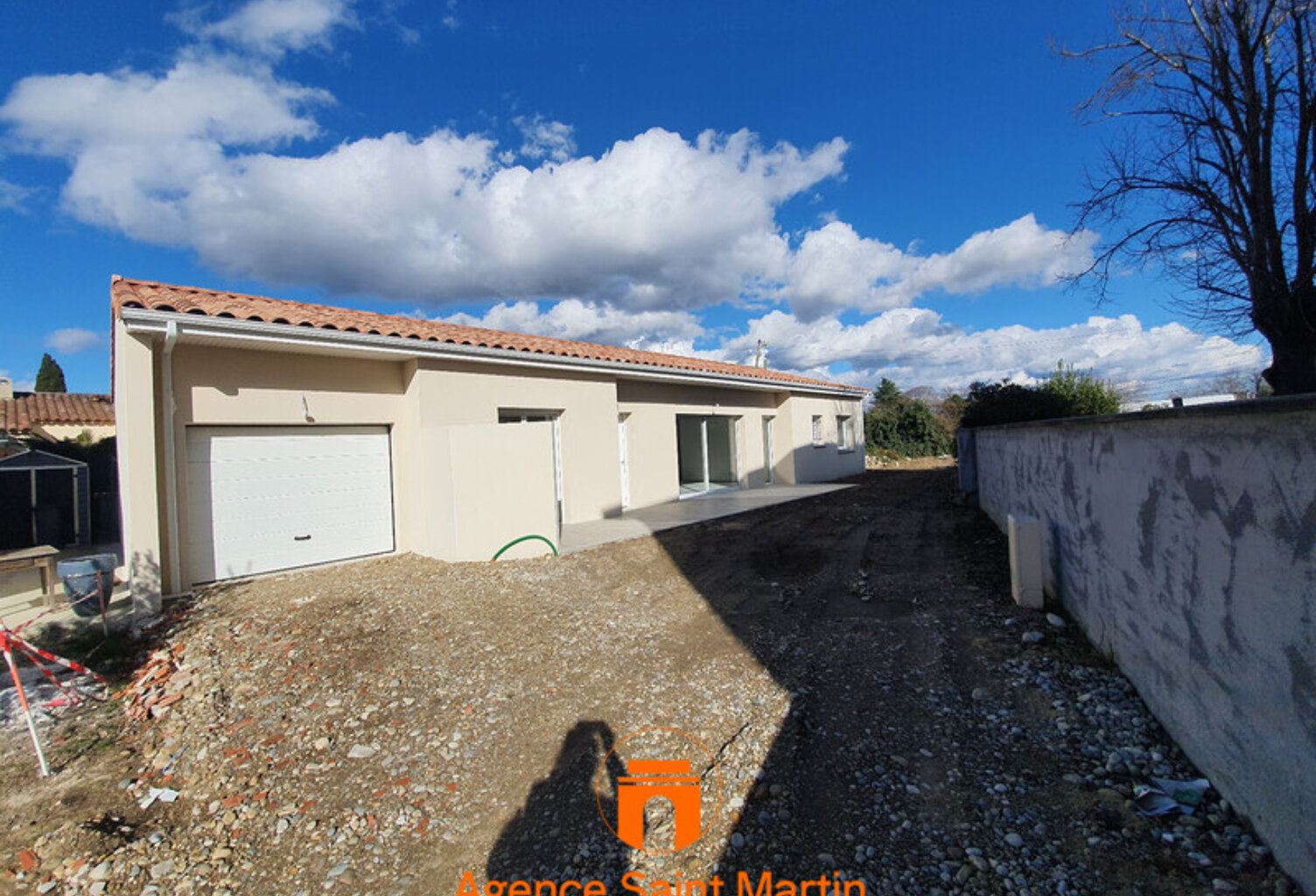 Villa — photo 1