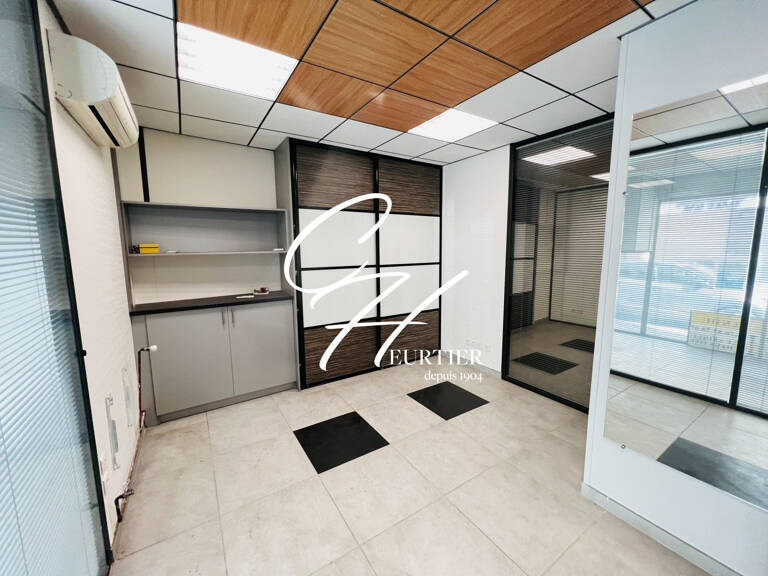GRENOBLE: local de 98m² rénové — photo 1