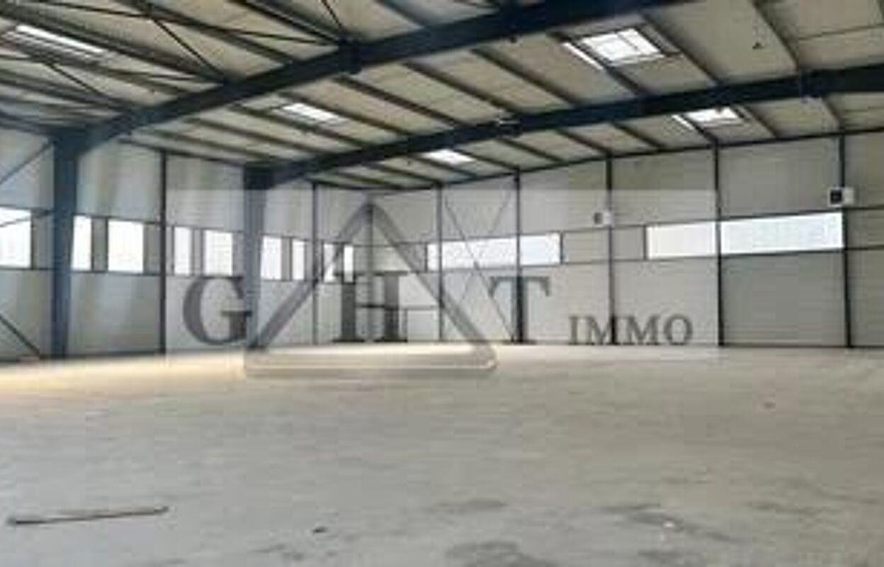 local industriel  pièces 2200 m2 à vendre à Buc (78530)