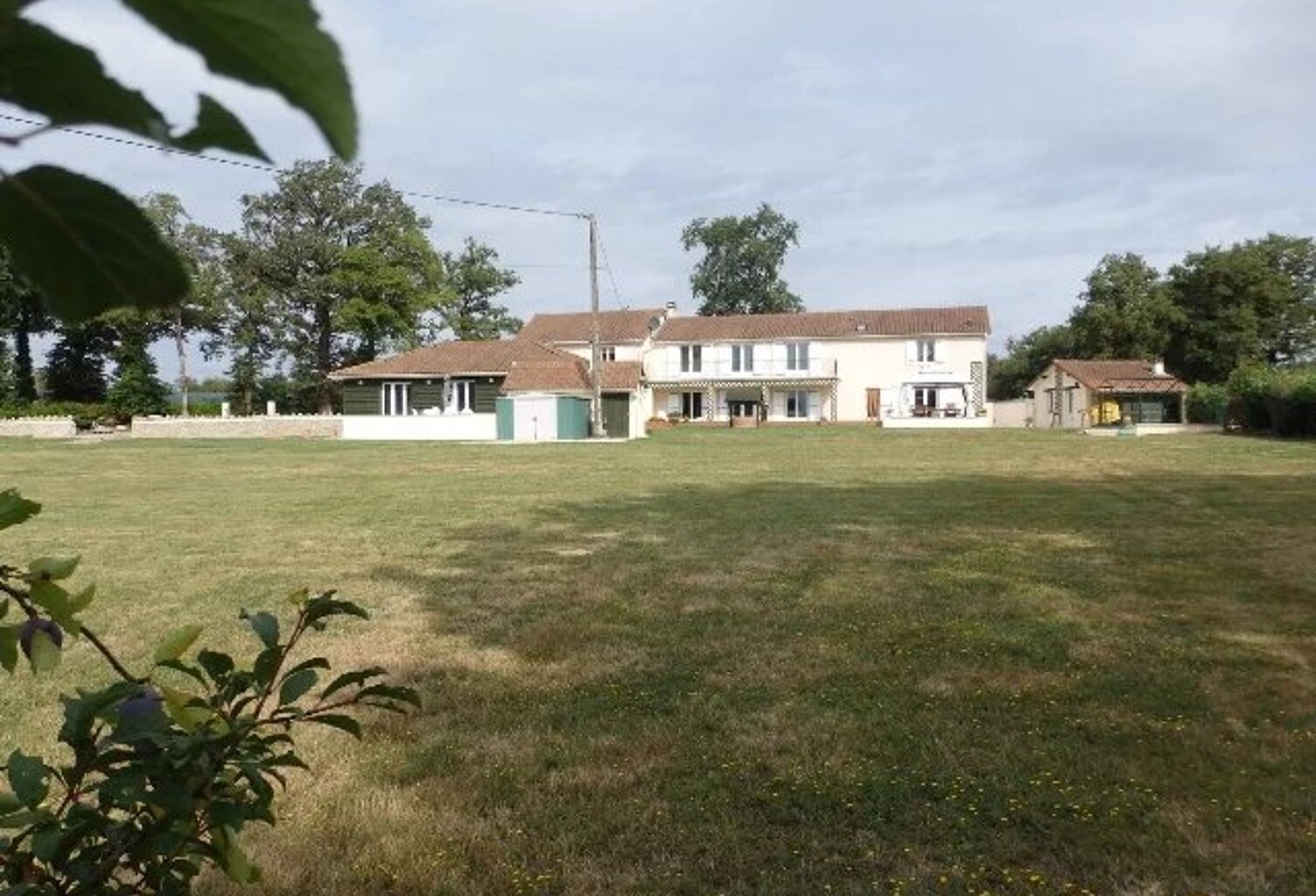 Maison de six chambres avec piscine intérieure près du Dorat — photo 1